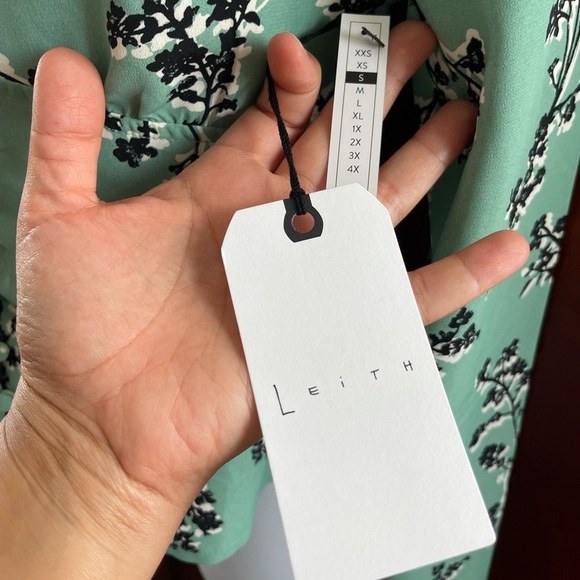 NWT Leith green wing space Delila floral blouse - Picture 5 of 6